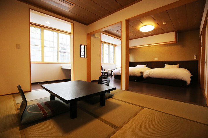 Room 3 of 28