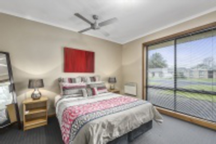 Room 18 of 120