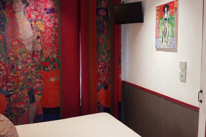 Room 23 of 90