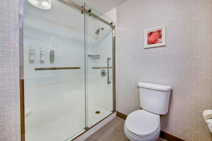1 King Study with Refrigerator, Microwave Sofa Bed (9 of 14)