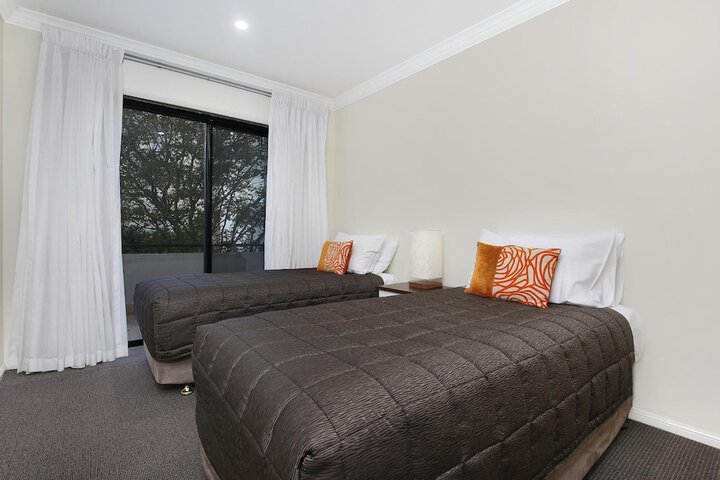 Room 8 of 34