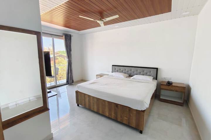 Room 3 of 25