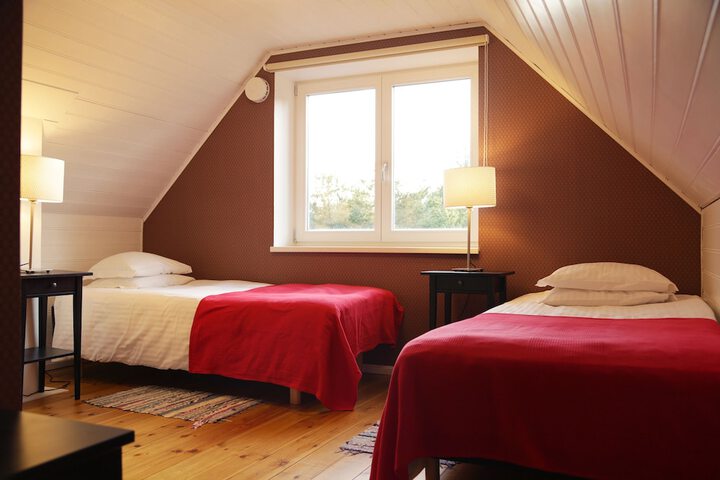 Room 10 of 42
