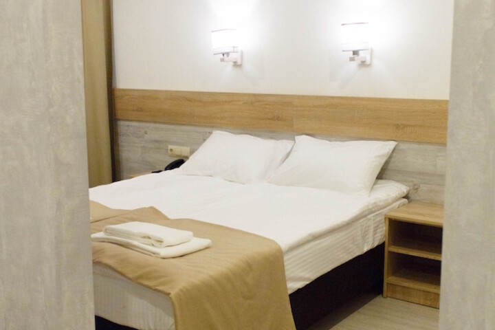 Room 13 of 28