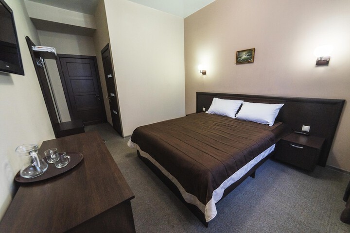 Room 8 of 65