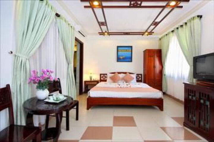 Room 7 of 24
