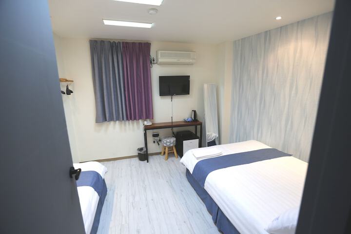 Room 21 of 61