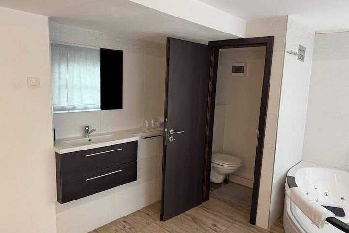Room 104 of 167