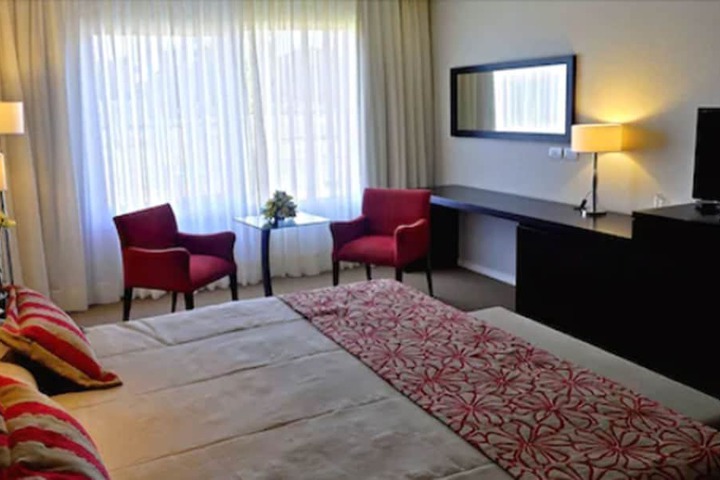 Room 9 of 40