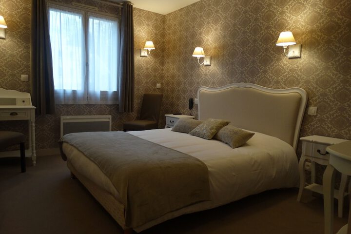 Room 4 of 49