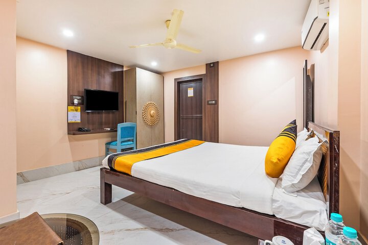 Room 10 of 33
