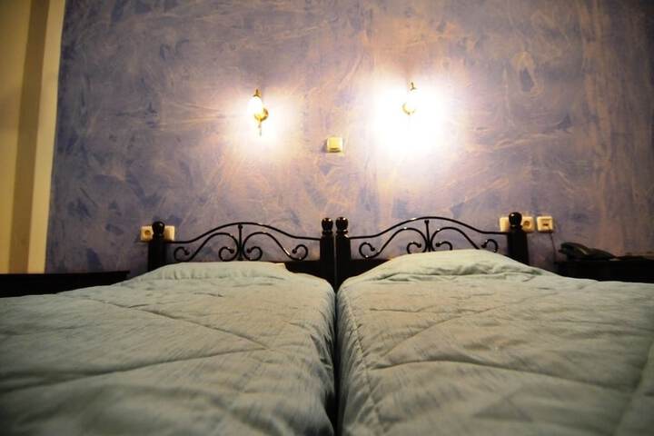 Room 2 of 40