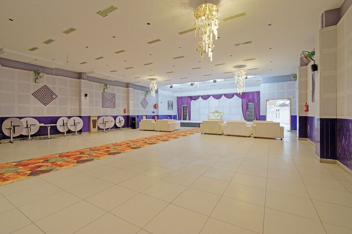 Ballroom/Hall 32 of 39