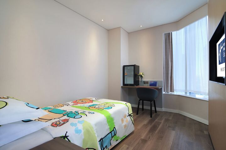 Room 25 of 67