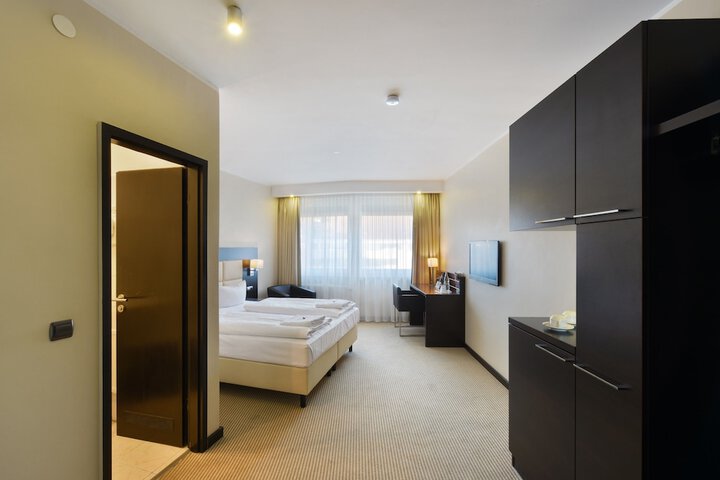 Room 5 of 35