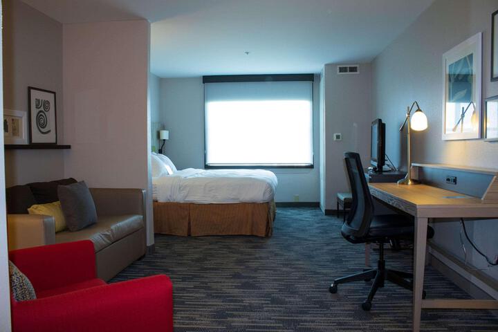 1 King Bed Efficiency (8 of 9)