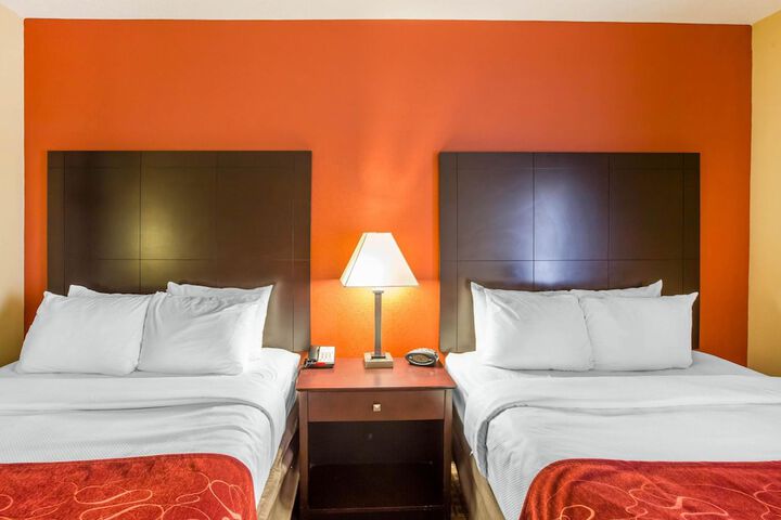 1 King Bed Suite (10 of 11)