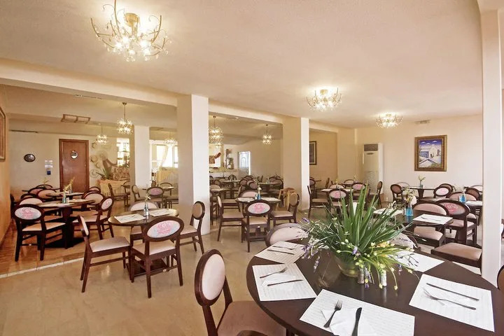 restaurant cafeteria