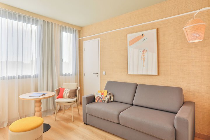 Room 25 of 65