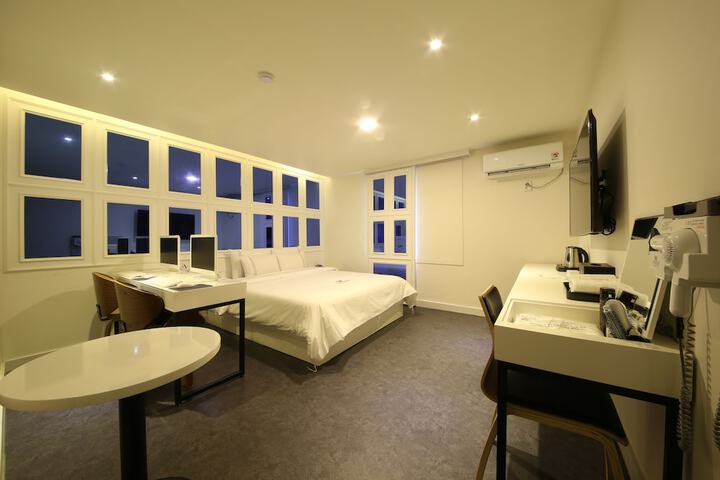 Room 12 of 29