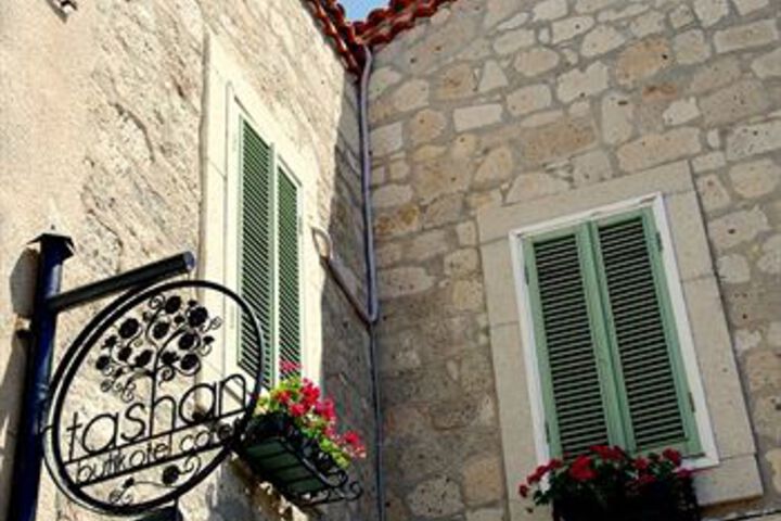 Tashan Alacati