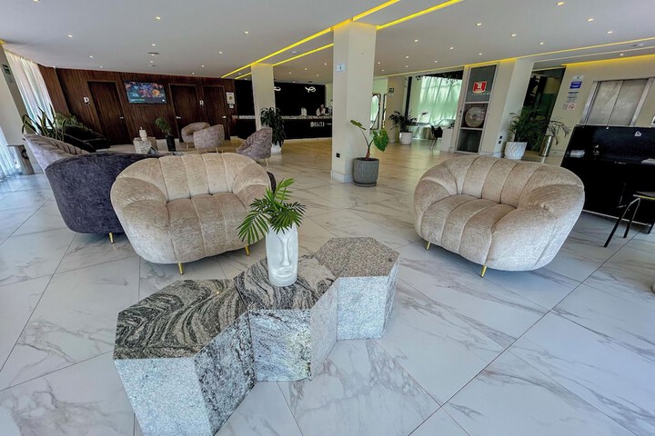 Hotel Interior 11 of 91