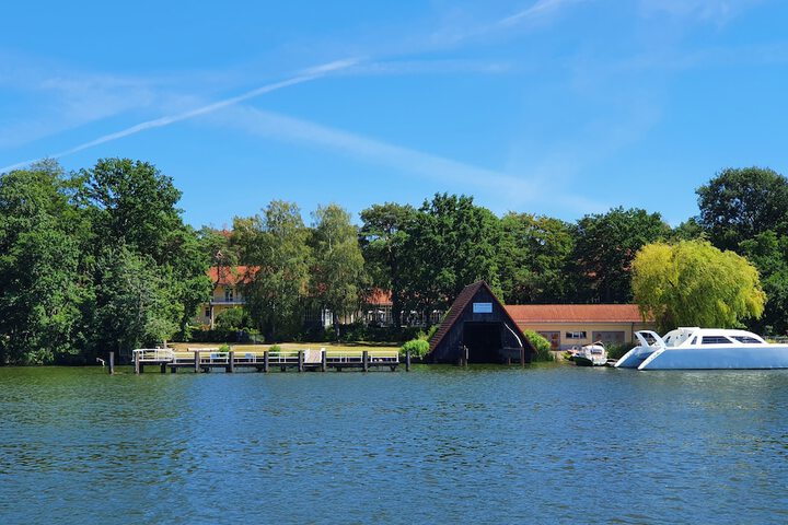 Exterior of Waldhotel am See Berlin Schmöckwitz