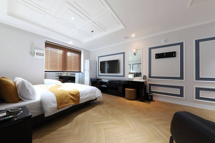 Room 3 of 58