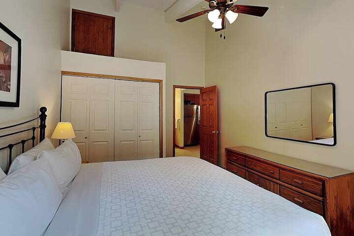 Room 207 of 893