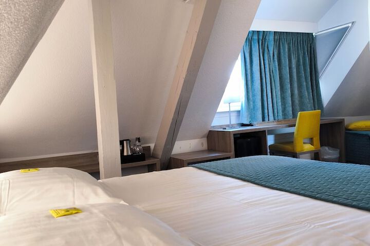 Room 16 of 52