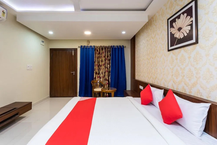 Room 5 of 17