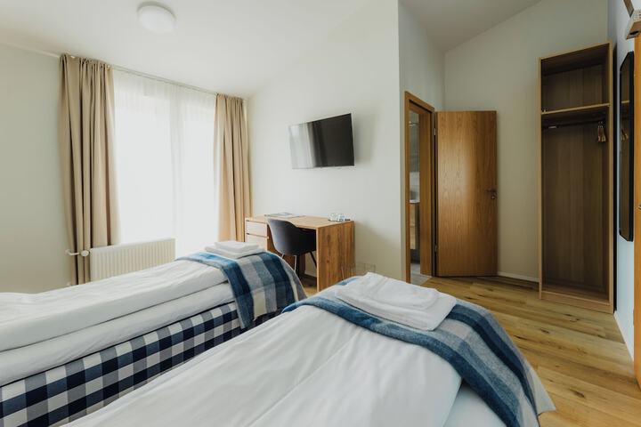 Room 28 of 103