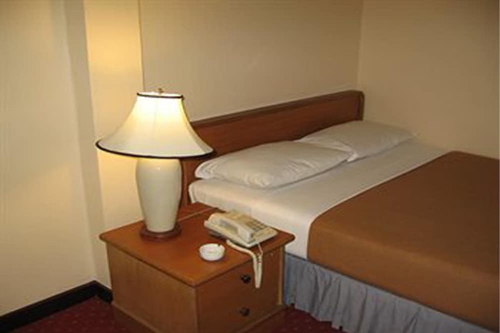 Room 12 of 32