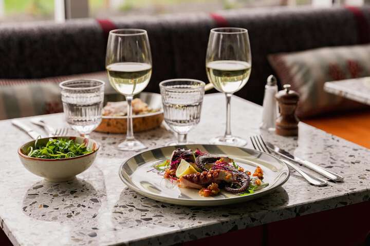 Dining 42 of 62