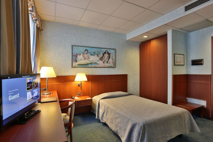 Room 18 of 33