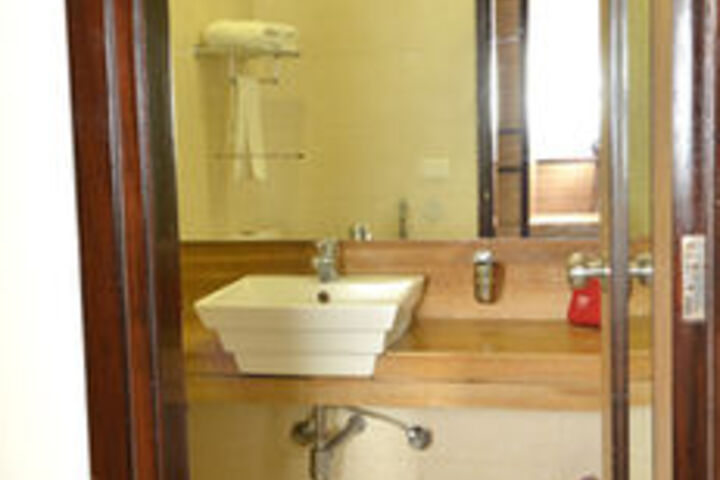 Room 4 of 22