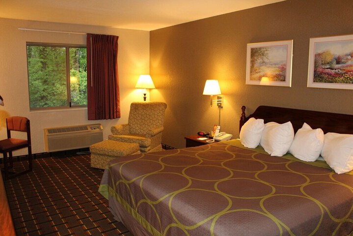 1 King Bed (17 of 17)