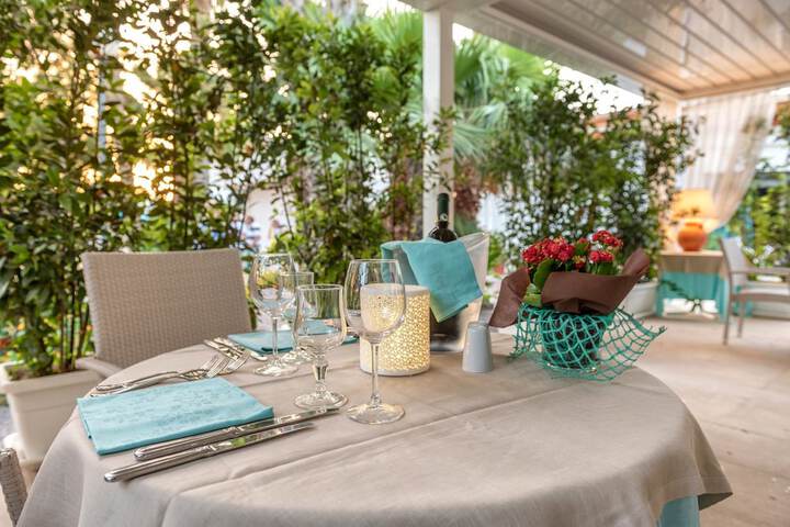Dining 119 of 128