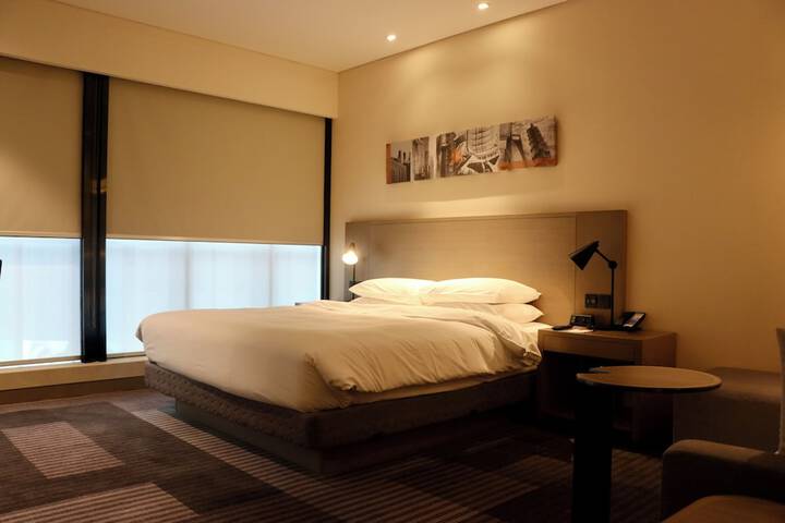 Room 8 of 36