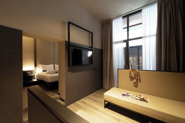 Room 13 of 34
