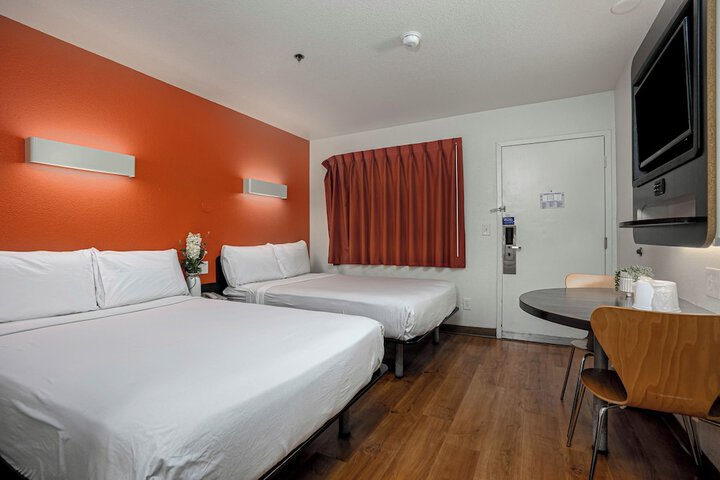 Double Bed Accessible (6 of 10)