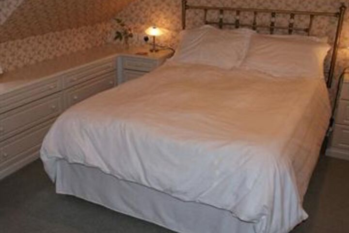 Room 4 of 7