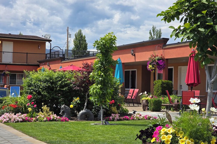 Hotel Exterior 89 of 104