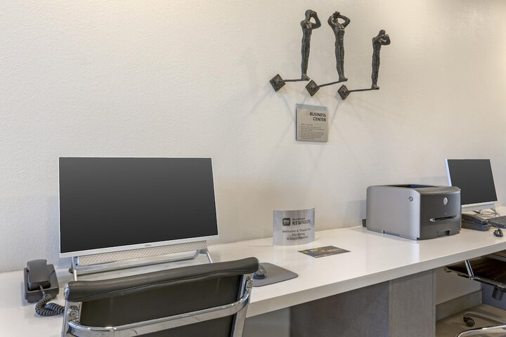 Business Center 67 of 71