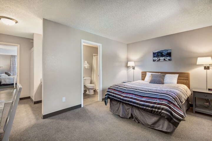 Room 32 of 398