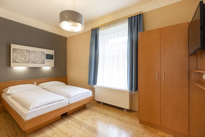 Room 4 of 34