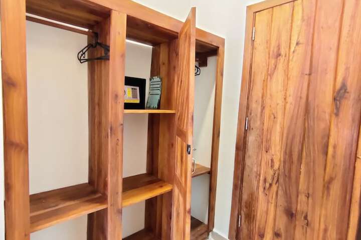 Room 9 of 42