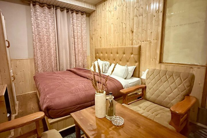 Room 8 of 47