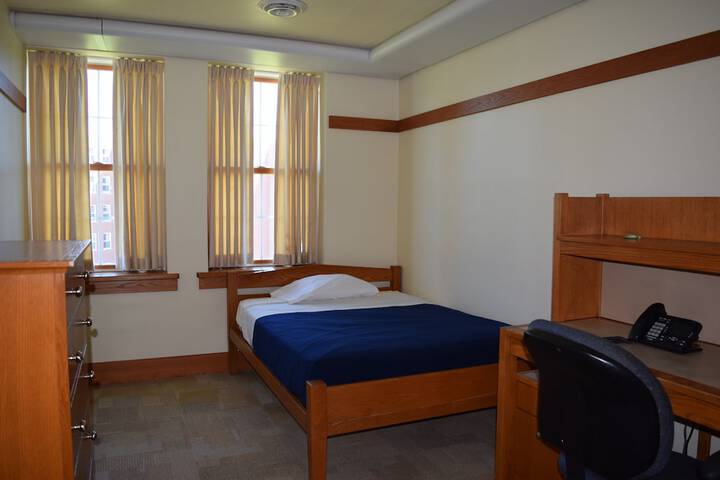 Room 5 of 12