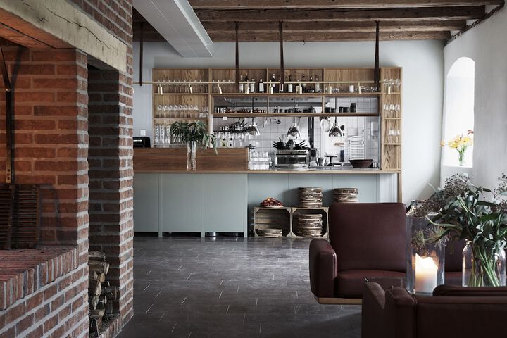 Dining 12 of 26
